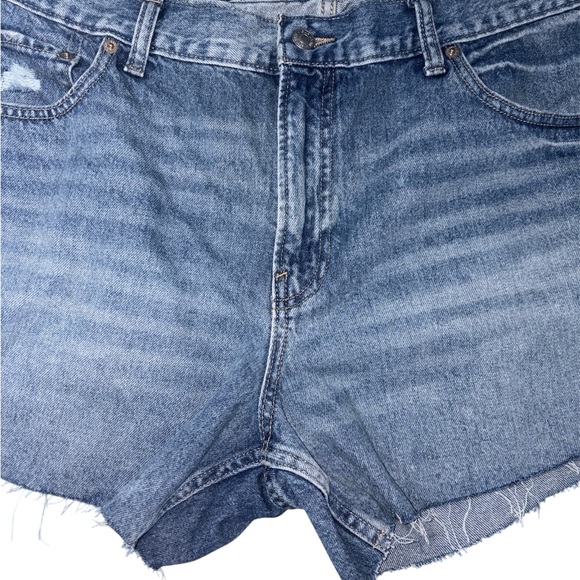 Gap Denim Mid Rise Stride Short Cut Off Shorts In Medium Wash Women’s Size 16/33 - Picture 3 of 10